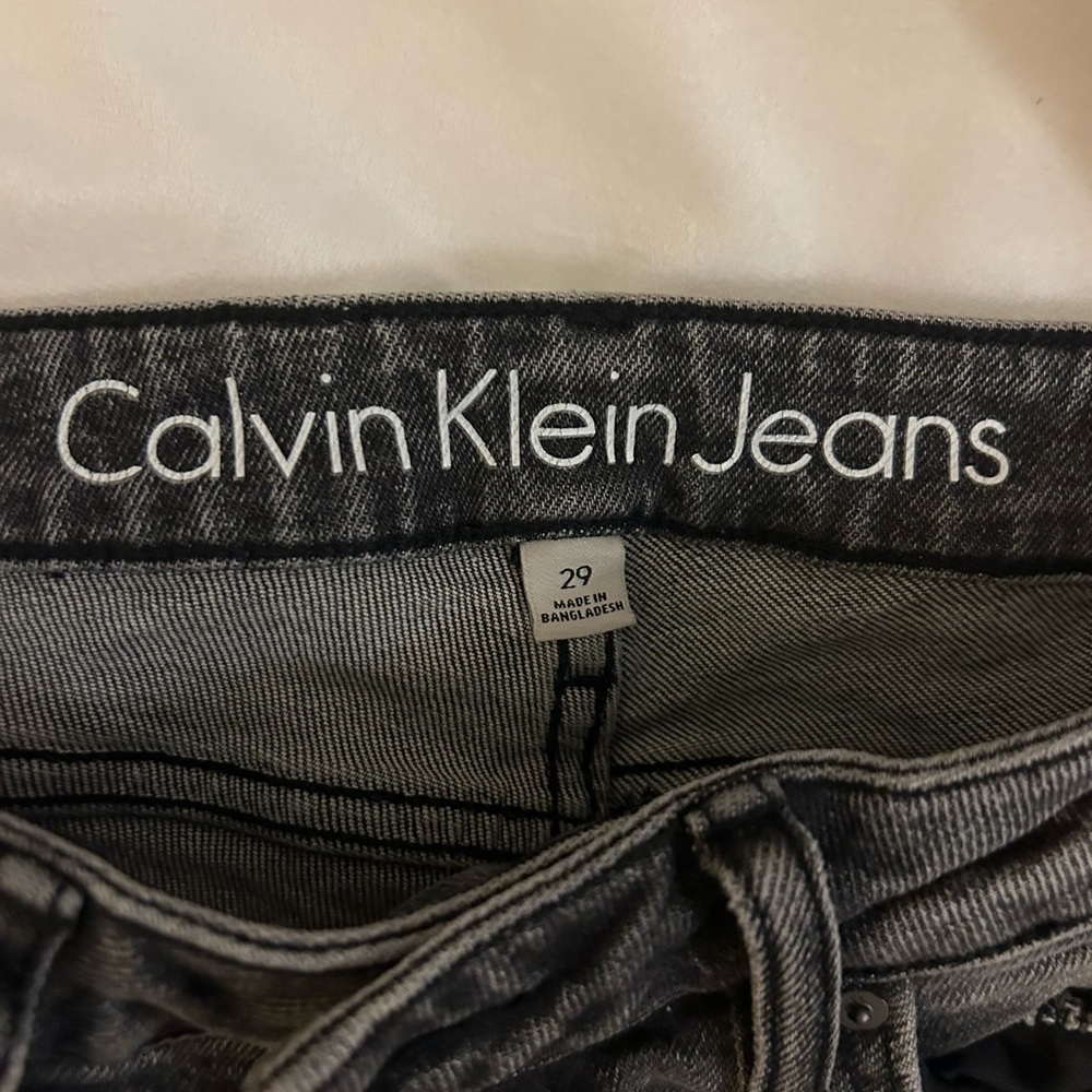 Women’s ripped jeans